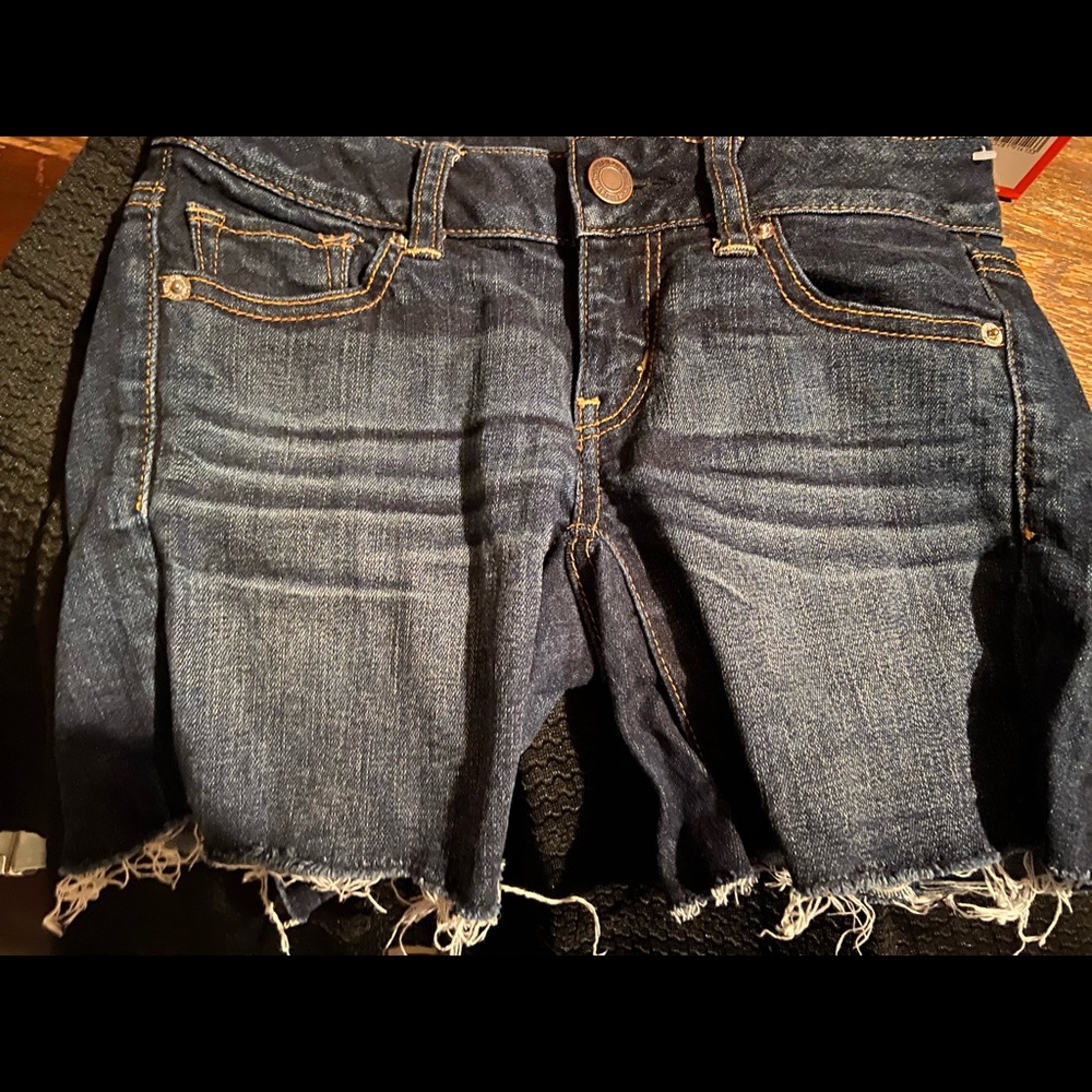 Pretty American eagle shorts.